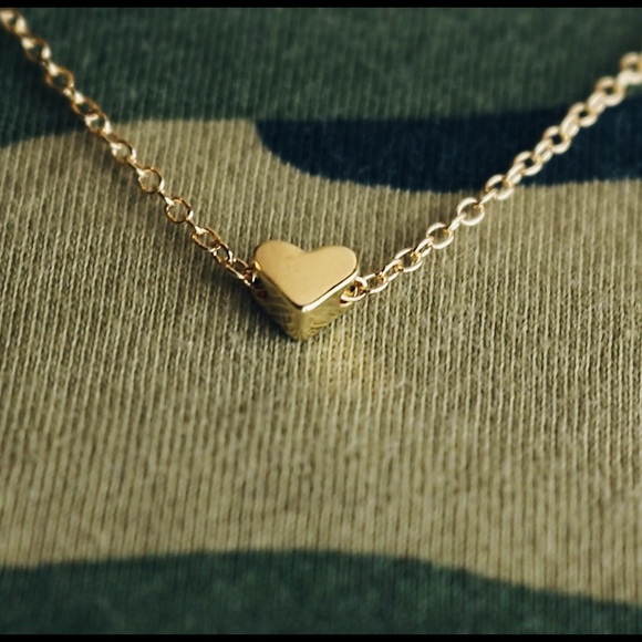 Dainty Heart Pendant Necklace - Picture 3 of 6